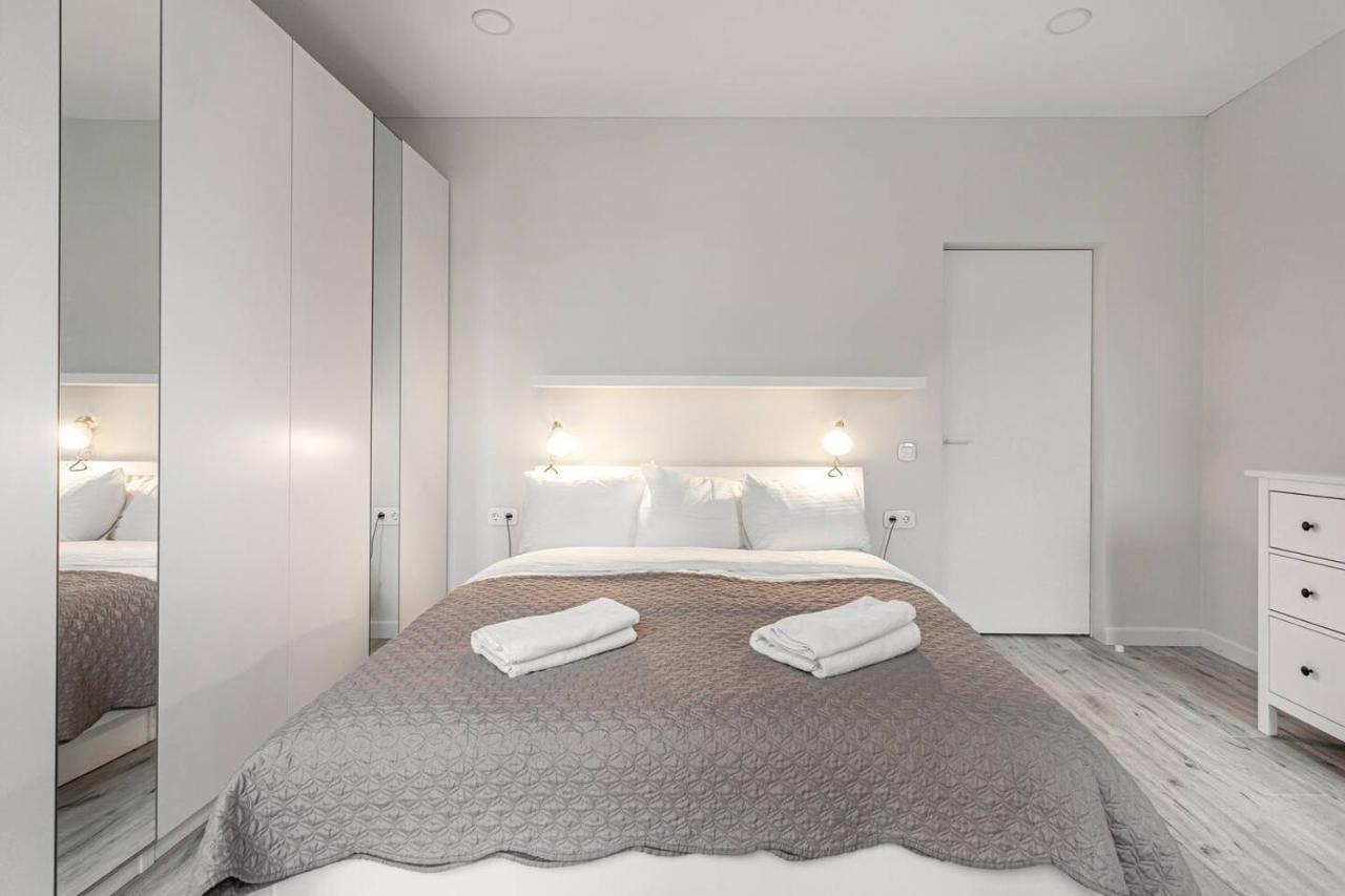Happy Inn Vip, Self Check-In-24X7, A-C, Parking-In-The-Underground-Garage VNO Exteriör bild