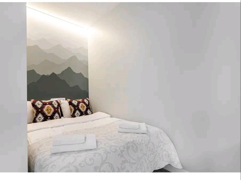Happy Inn Vip, Self Check-In-24X7, A-C, Parking-In-The-Underground-Garage VNO Exteriör bild