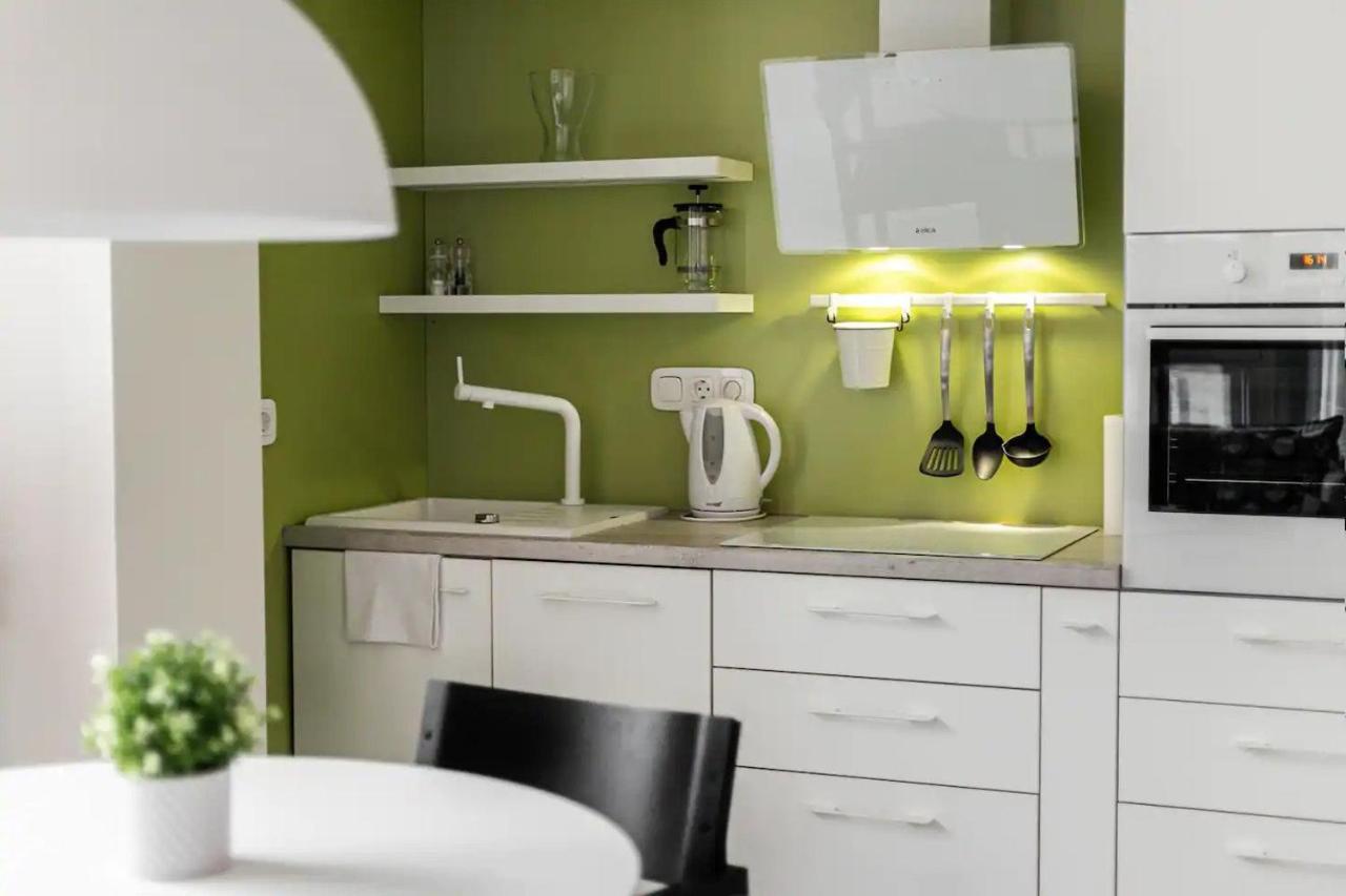 Happy Inn Vip, Self Check-In-24X7, A-C, Parking-In-The-Underground-Garage VNO Exteriör bild