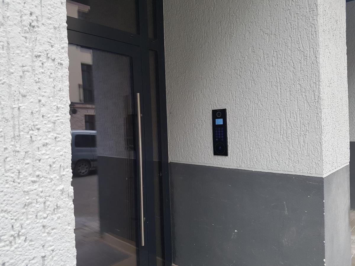 Happy Inn Vip, Self Check-In-24X7, A-C, Parking-In-The-Underground-Garage VNO Exteriör bild