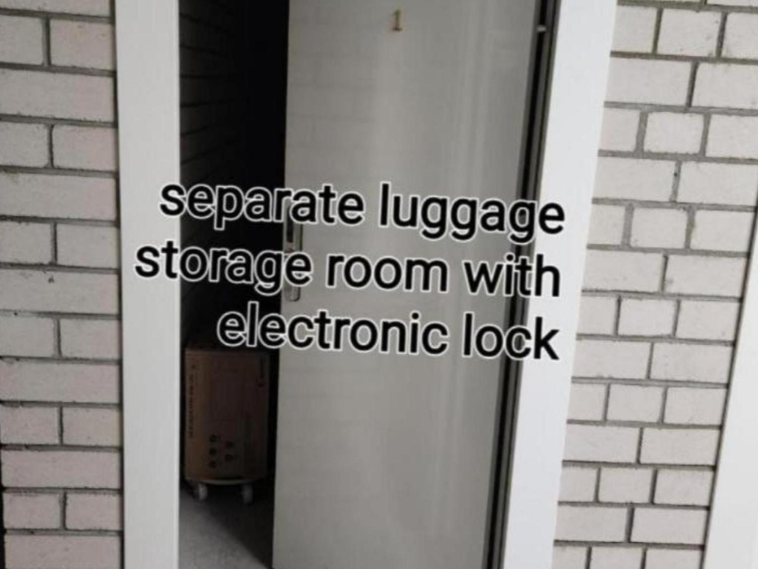 Happy Inn Vip, Self Check-In-24X7, A-C, Parking-In-The-Underground-Garage VNO Exteriör bild